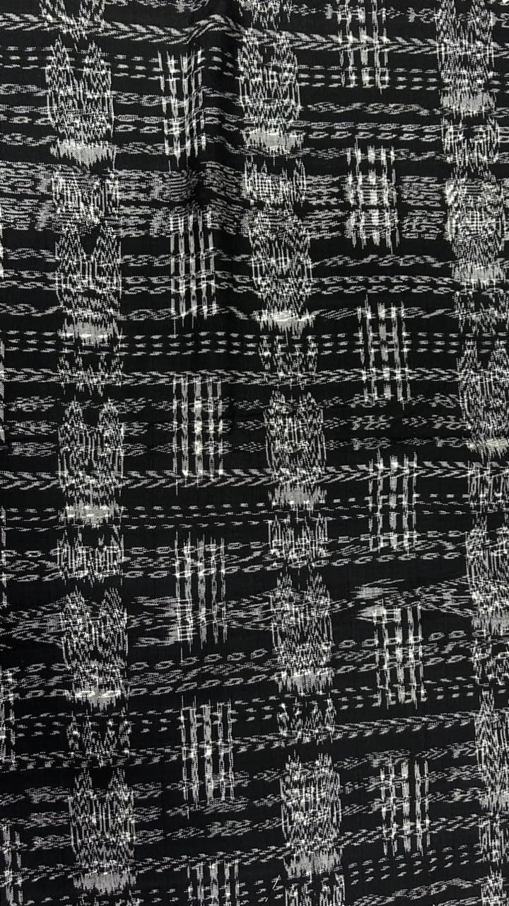 Corte negro de hilo alemán de labor fina — fotografía 1 de 1