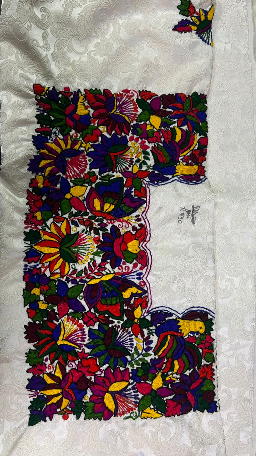 Güipil de faja multicolor con mariposas — fotografía 1 de 1