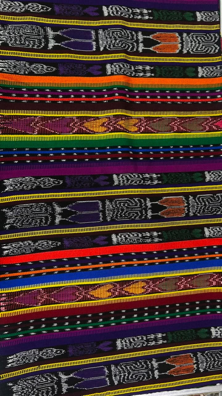 Perraje con copas en morado y naranja — fotografía 1 de 1