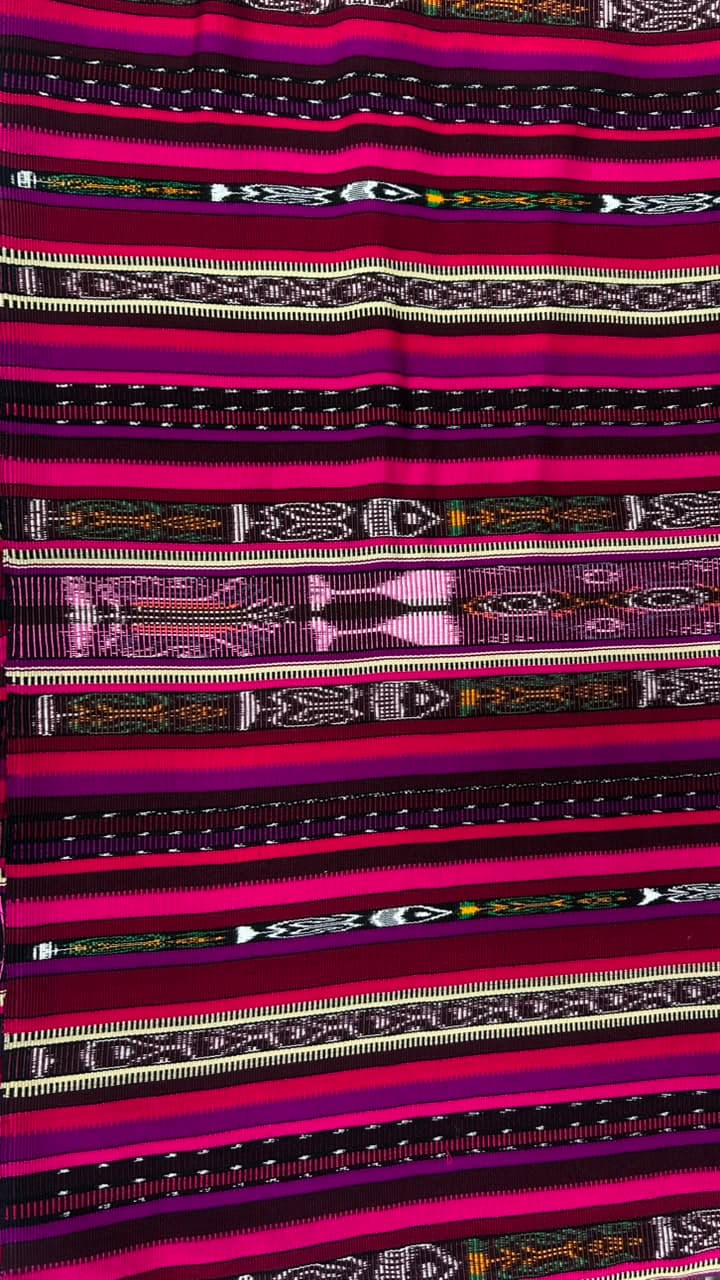 Perraje con copas en fucsia y morado — fotografía 1 de 1