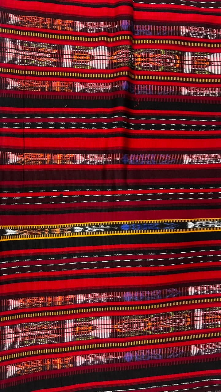Perraje con copas en rojo y negro
