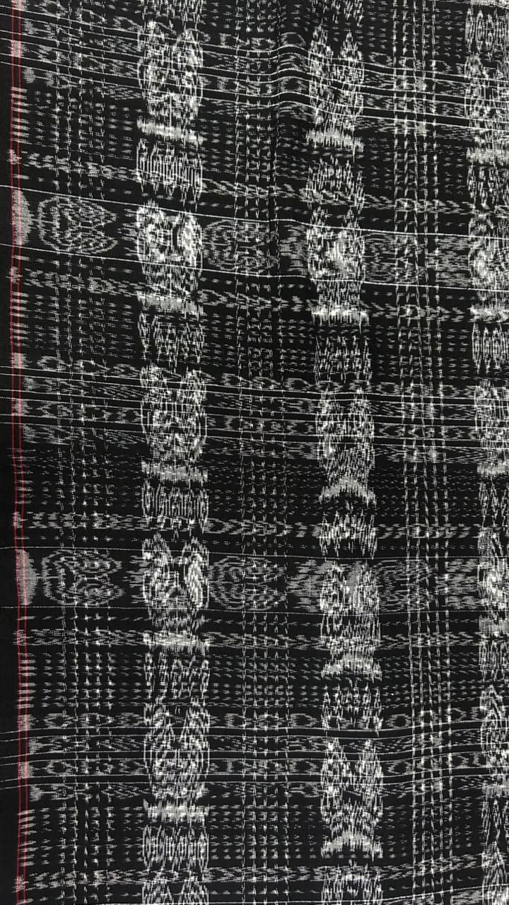 Corte negro de hilo alemán con orilla roja